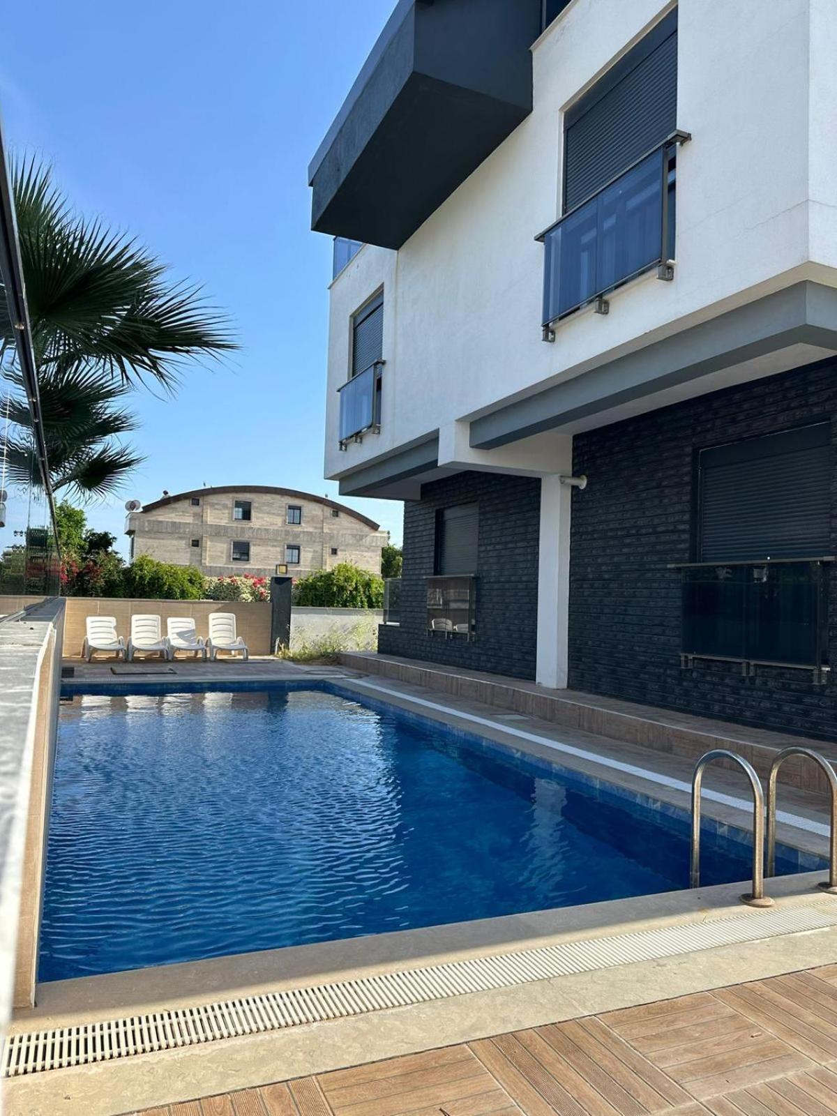 Asya Lara Apartament *